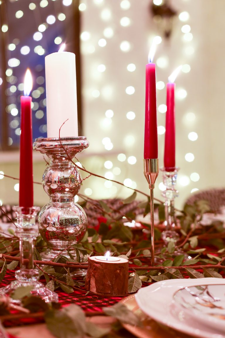 How to Style Holiday Table Decorations | Classy Clutter